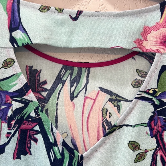 Womens size medium Cooper & Ella shirt sleeve top - Picture 5 of 6